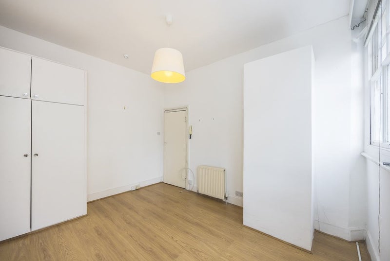 'Studio in Broadhurst Gardens, Finchley Road, Londo' Room to Rent from SpareRoom