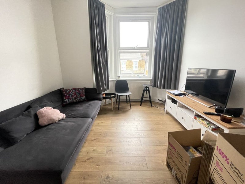 'Fantastic Location 1 Bed Selkirk Rd Tooting SW17 ' Room to Rent from