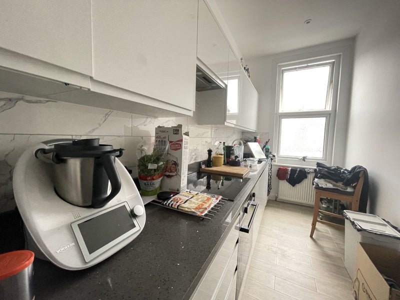'Fantastic Location 1 Bed Selkirk Rd Tooting SW17 ' Room to Rent from