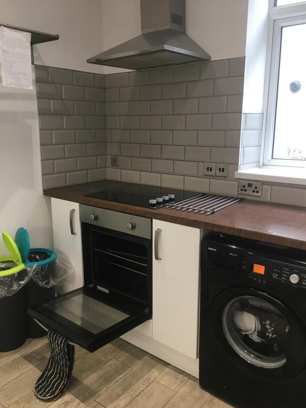 'Spacious room near to USW Treforest campus ' Room to Rent from SpareRoom