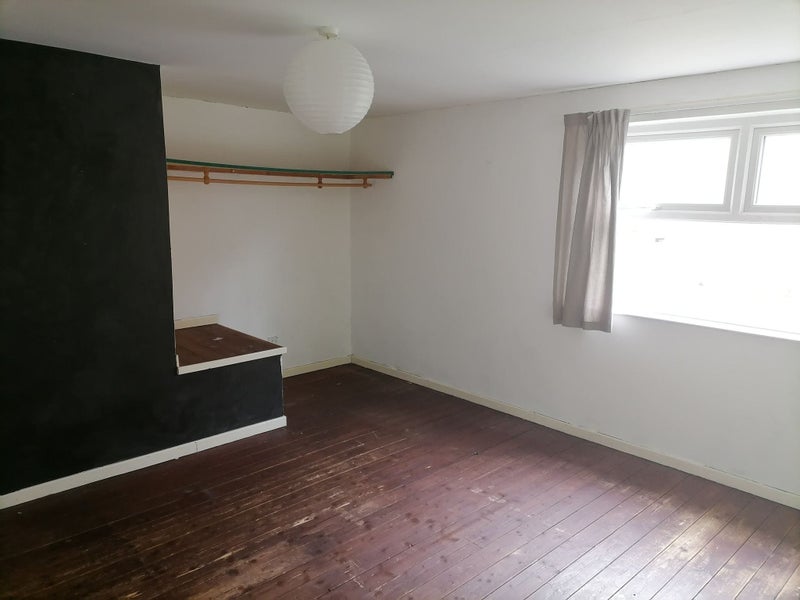 'Shared house in Beeston, Leeds. Pets Room to Rent from SpareRoom