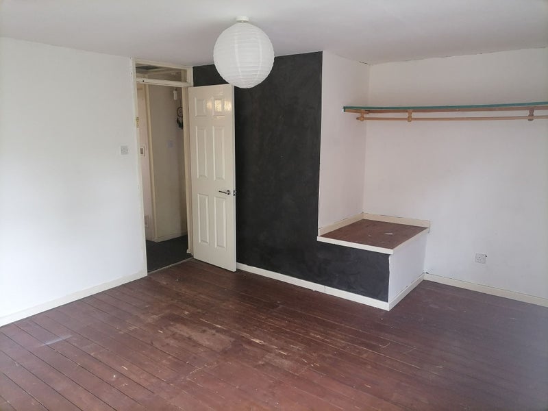 'Shared house in Beeston, Leeds. Pets Room to Rent from SpareRoom