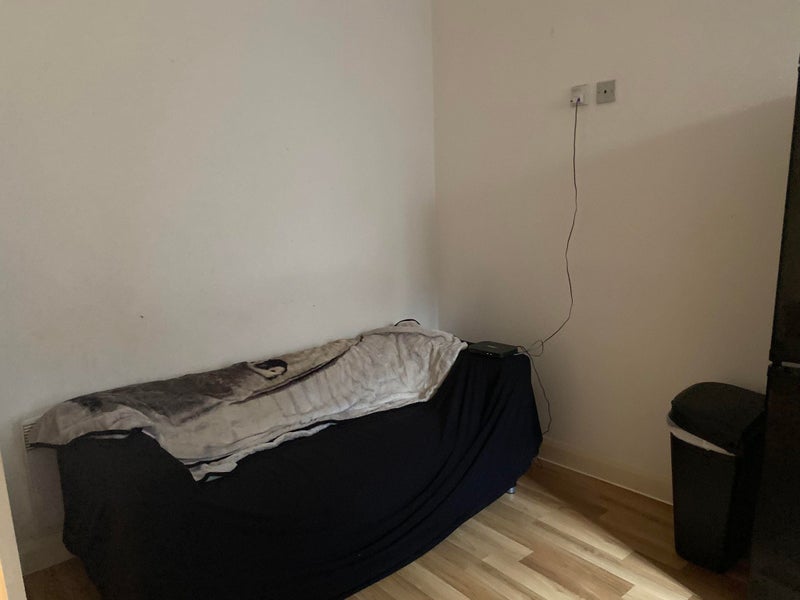 'Tenancy Takeover' Room to Rent from SpareRoom