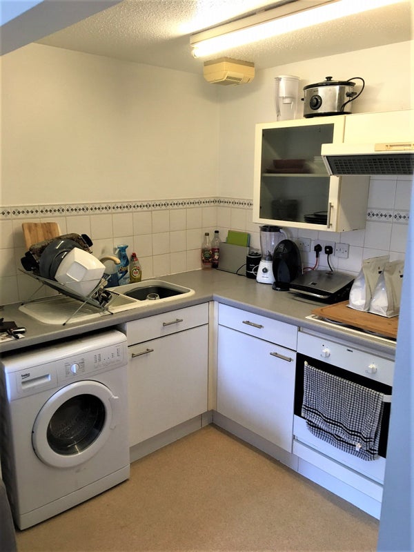 'Pleasant 1 bed flat with parking in Dunstable area' Room to Rent from