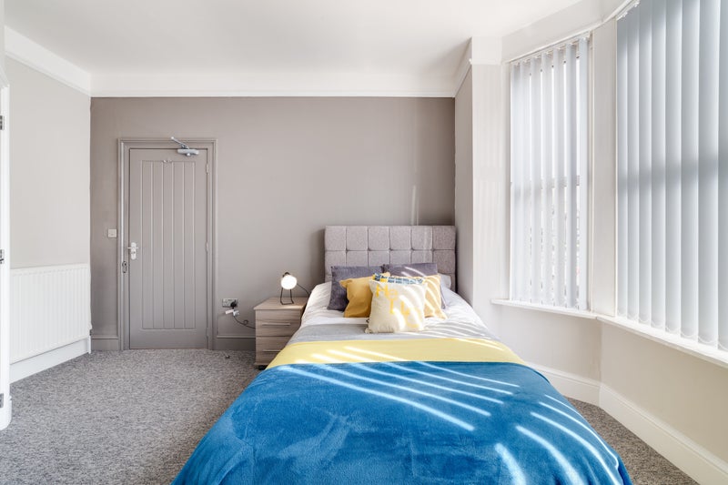 Photo 1: Room 1 - en suite - available 5th January 2026