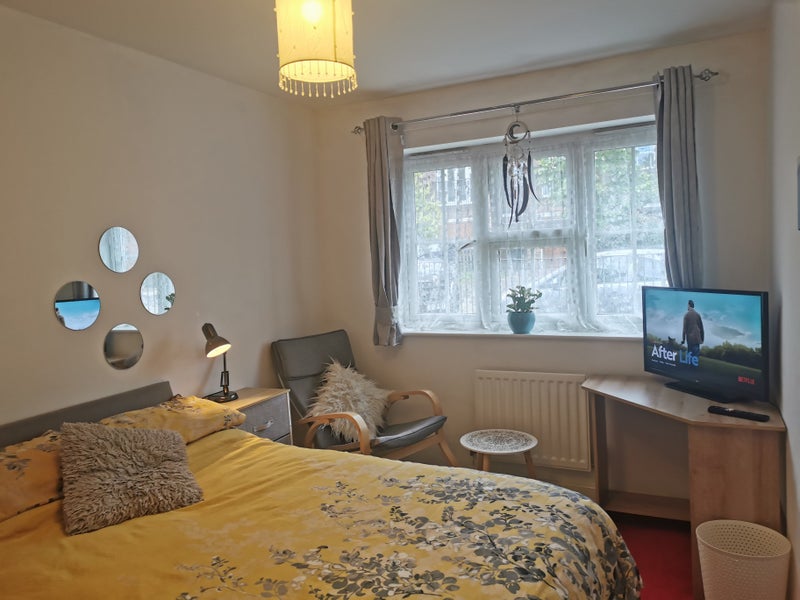 Photo 1: Bedroom