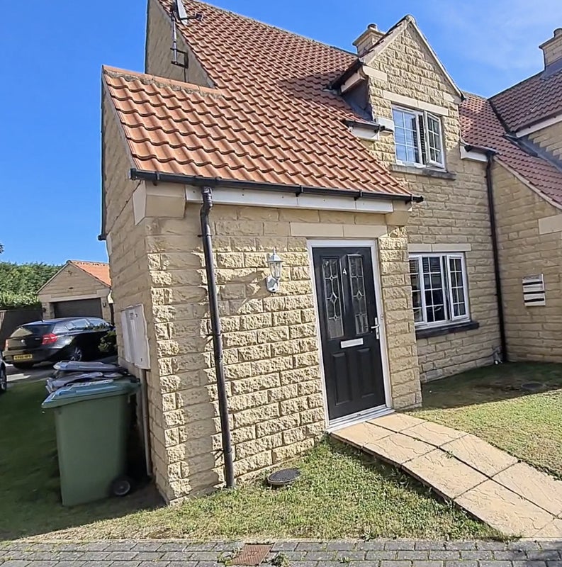 'Modern house with garden in semi rural setting' Room to Rent from