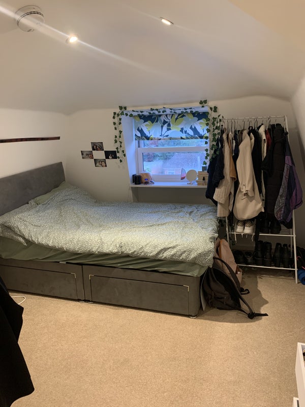 'En suite room with double bed in Egham' Room to Rent from SpareRoom