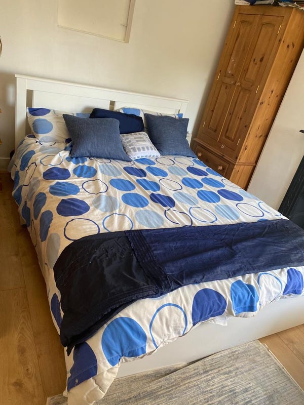 Photo 1: Bedroom