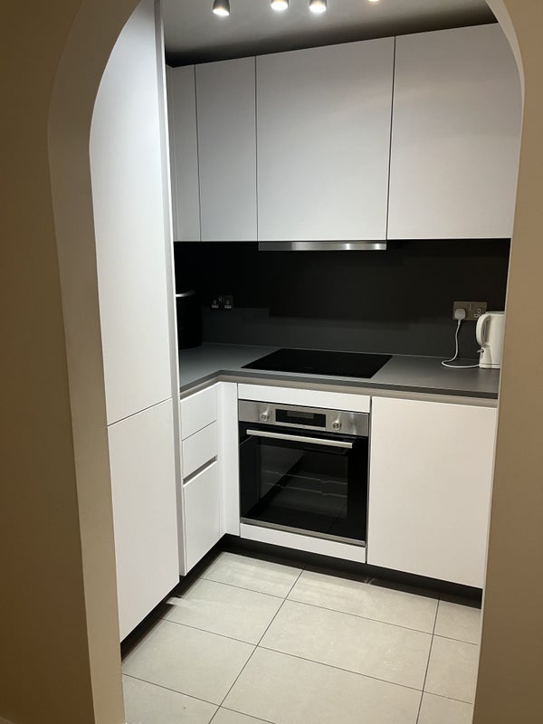 'Watford High Street Spacious One Bedroom Flat' Room to Rent from