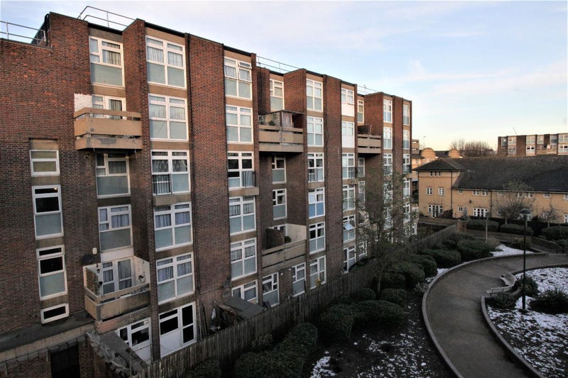 'Shoreditch, E1 *Inclusive* Great Studio Apartment ' Room to Rent from