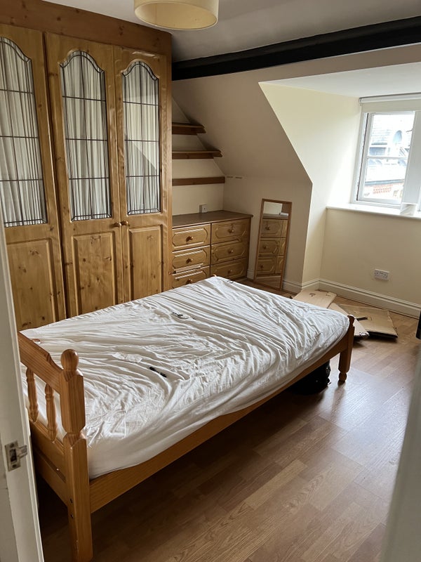 'Large Double Room near Watford Junction' Room to Rent from SpareRoom