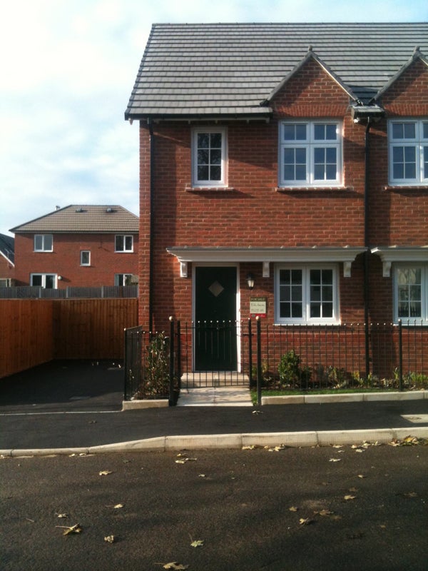 Photo 1: Nearly new house!