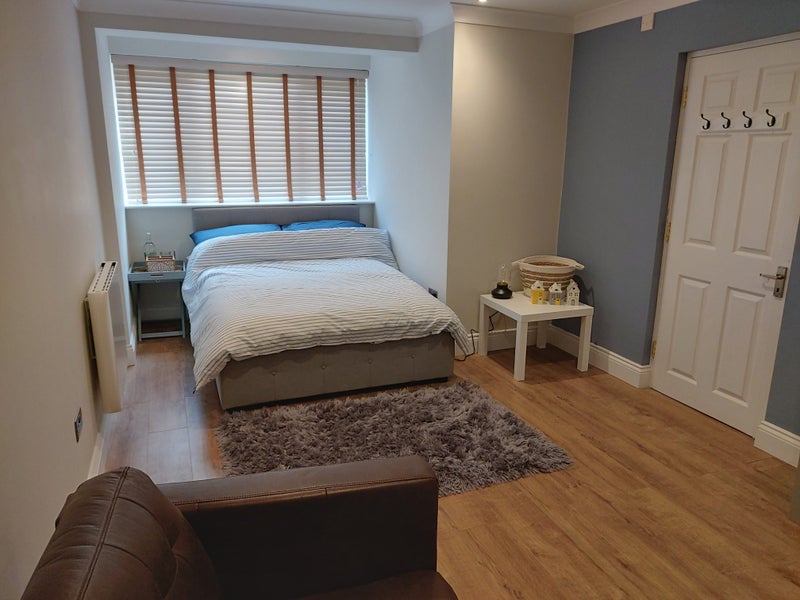 'Extra Large room 10ft x 18ft near AWE Burghfield ' Room to Rent from