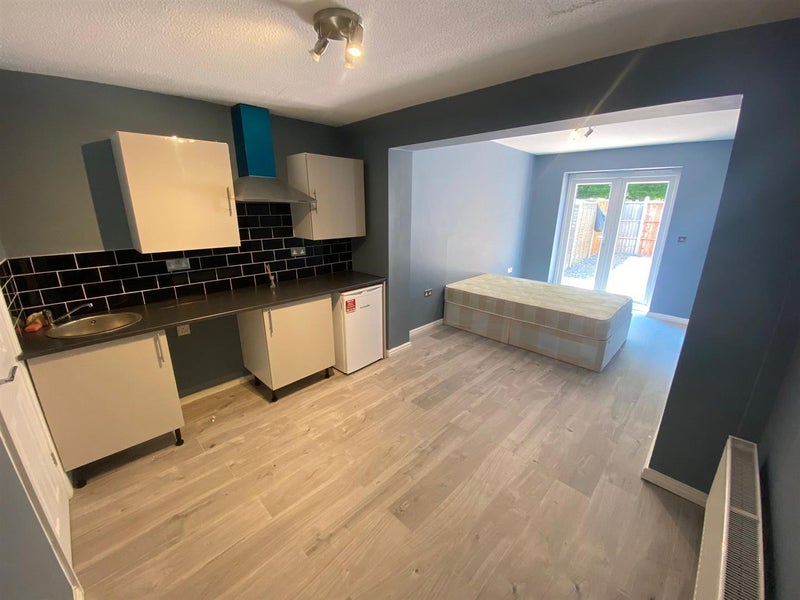 'Studio Flat with Garden Available For Rent' Room to Rent from SpareRoom