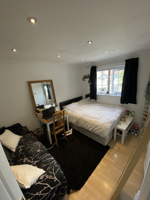 'Spacious room in Wembley Park (ONLY Females)' Room to Rent from SpareRoom