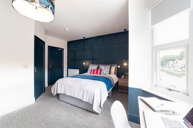 Photo 1: Room 3 - en suite - LET AGREED