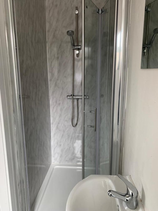 'Great studio flat in Hatch End ' Room to Rent from SpareRoom