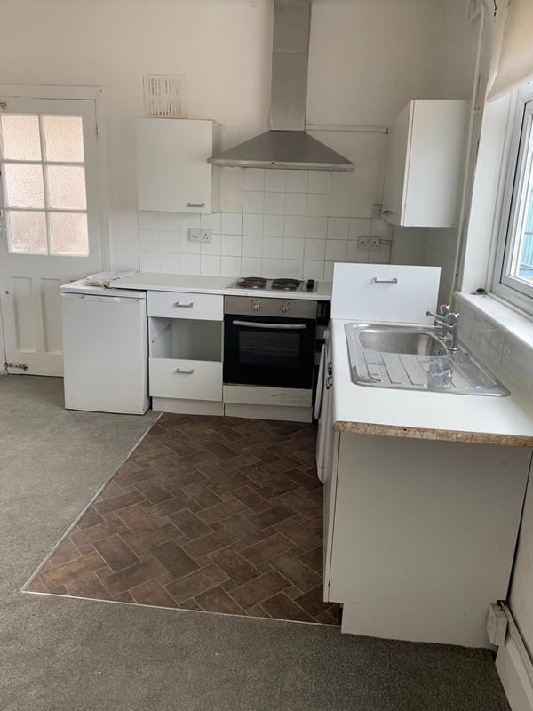 'Great studio flat in Hatch End ' Room to Rent from SpareRoom