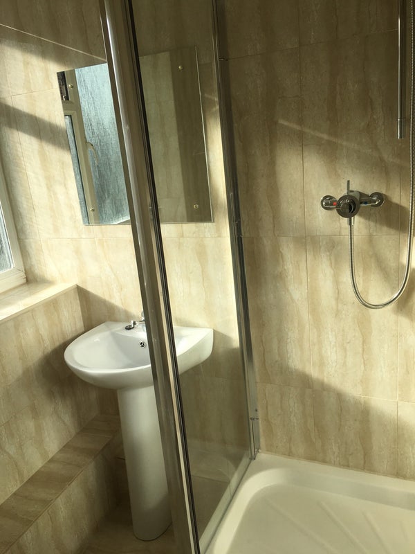 'Sunny double room available in Putney now ' Room to Rent from SpareRoom