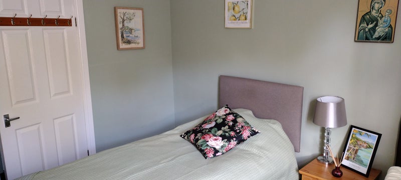 Photo 1: Double bedroom 