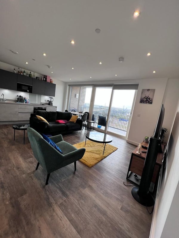 Photo 1: A view of the living room