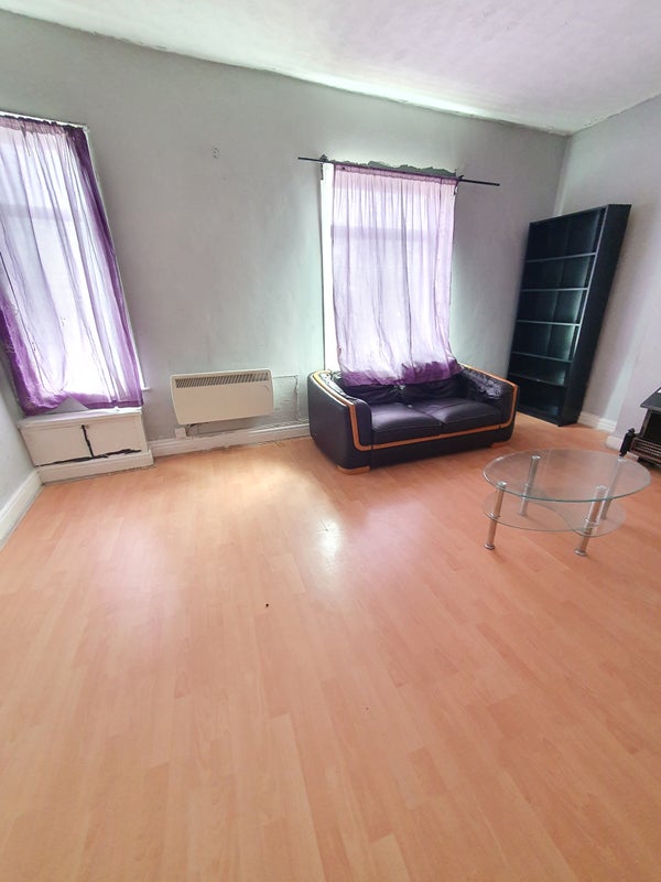 'Large 1 Bedroom flat in Ashton in makerfield, Part' Room to Rent from SpareRoom