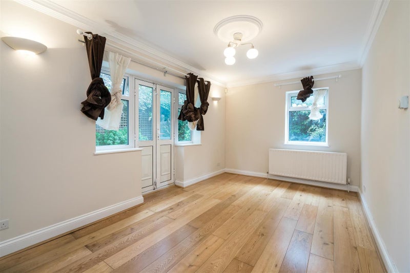 'Large Three Bed Family Townhouse in St.John's Wood' Room to Rent from