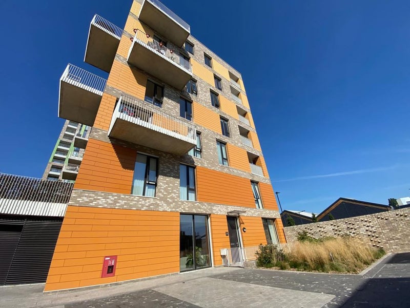 'Cosy Spacious Double Bedroom in N. Greenwich' Room to Rent from SpareRoom