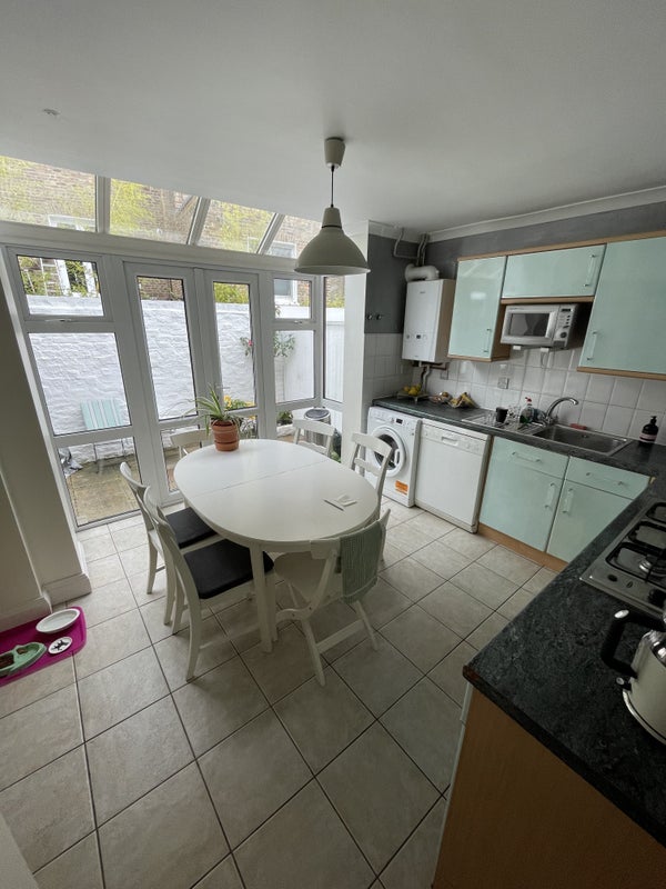 Photo 5: Kitchen