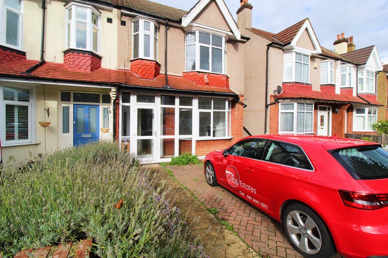 '3 bedroom house, parking in Raynes Park' Room to Rent from SpareRoom