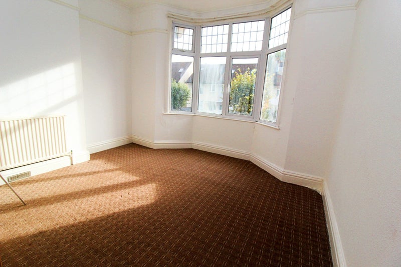 '3 bedroom house, parking in Raynes Park' Room to Rent from SpareRoom