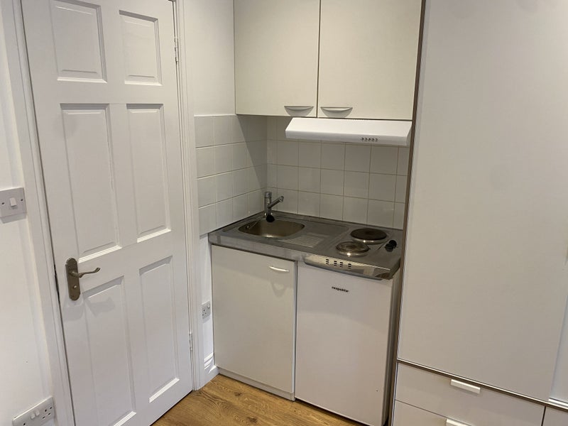 'Studio to rent in north watford ' Room to Rent from SpareRoom