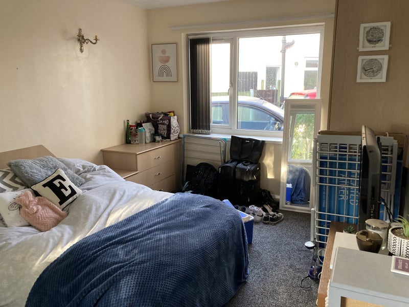 'Double Room to Rent in Headingley ' Room to Rent from SpareRoom
