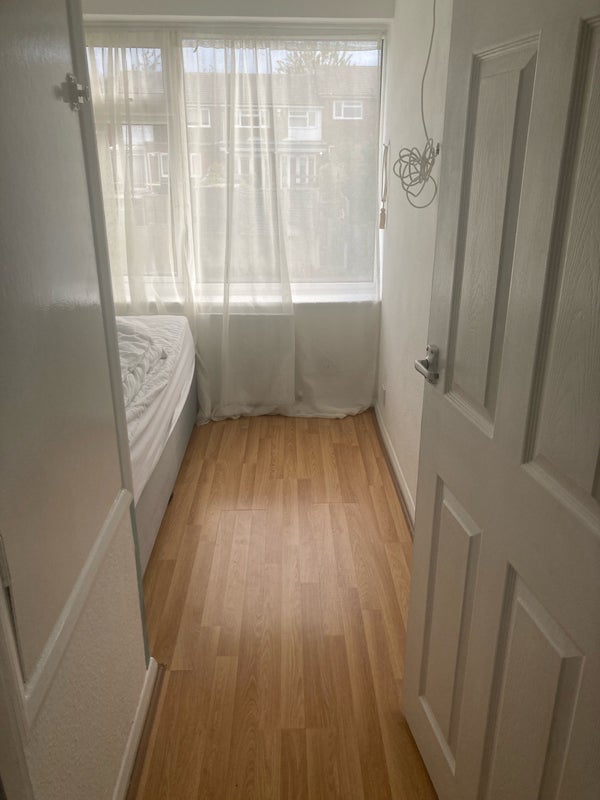'Single Bedroom Available in Hertfordshire' Room to Rent from SpareRoom