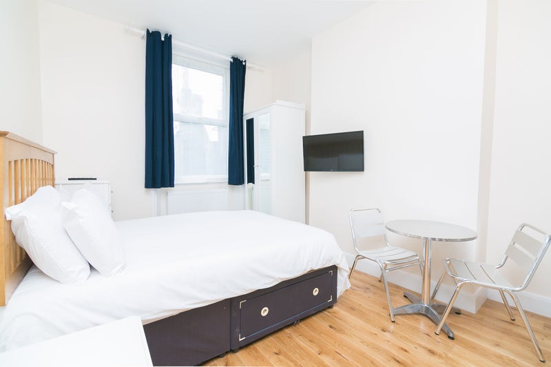 'Studio 3 min from Earls court station' Room to Rent from SpareRoom