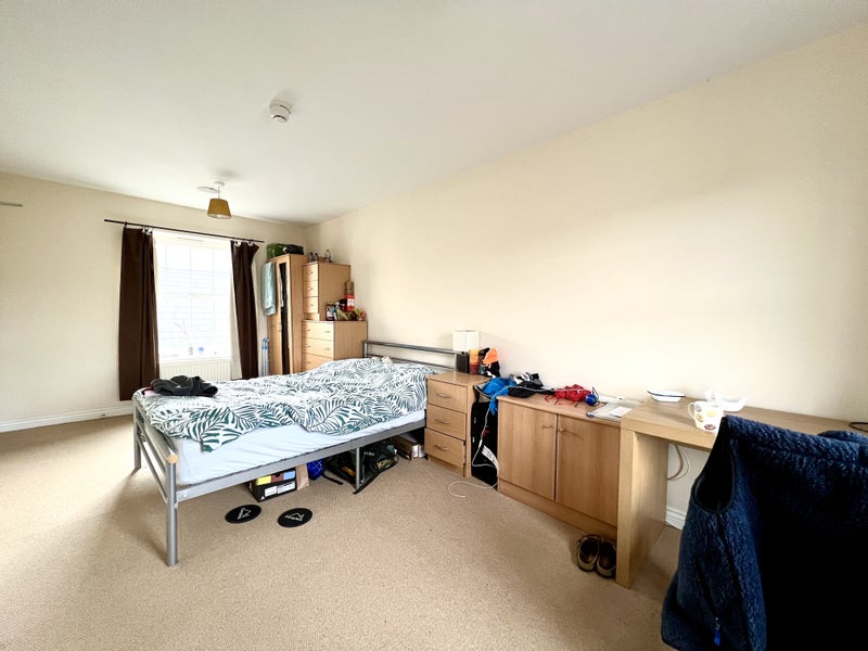 'Large Double Bedroom in Cambridge CB3' Room to Rent from SpareRoom