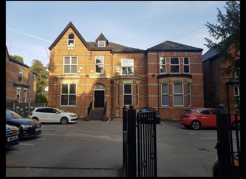 'Kind Sized Bedroom in West Didsbury' Room to Rent from SpareRoom