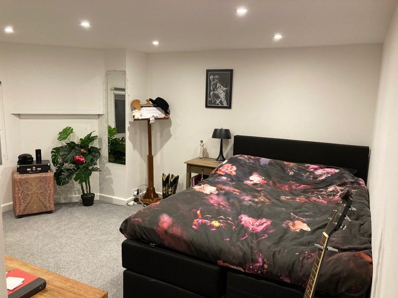 'Central self contained flat, all bills included' Room to Rent from