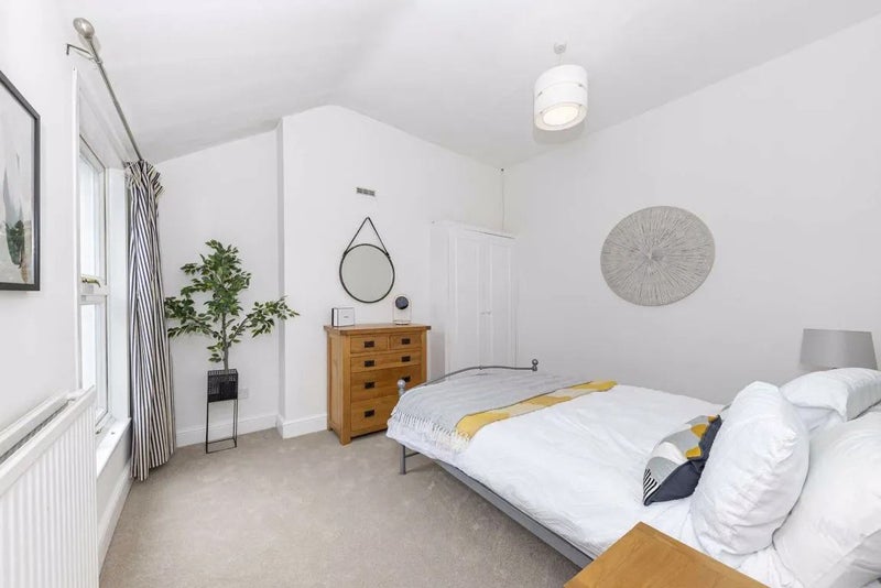 'Large Double room in Clapham' Room to Rent from SpareRoom