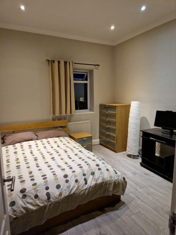 'Double Room with Garden In Ealing' Room to Rent from SpareRoom