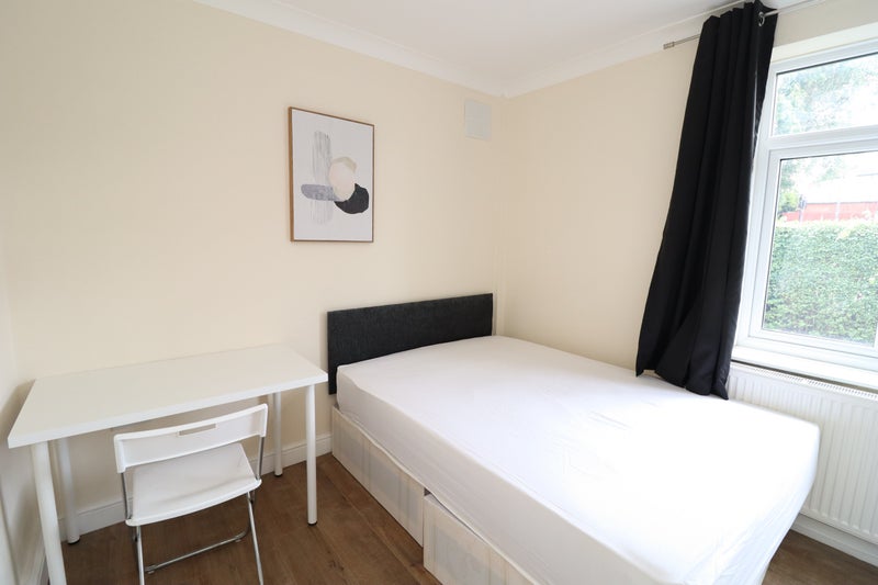 'Room For Single Use In Queensbury From December' Room to Rent from