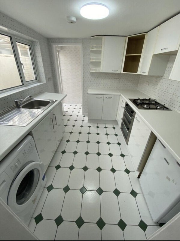 Photo 1: Kitchen