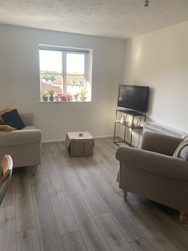 'Double Room Modern 2 Bed Flatshare ' Room to Rent from SpareRoom