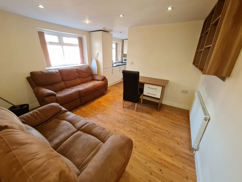'18 December 1 Bed Flat Bills IncludedDidsbury' Room to Rent from