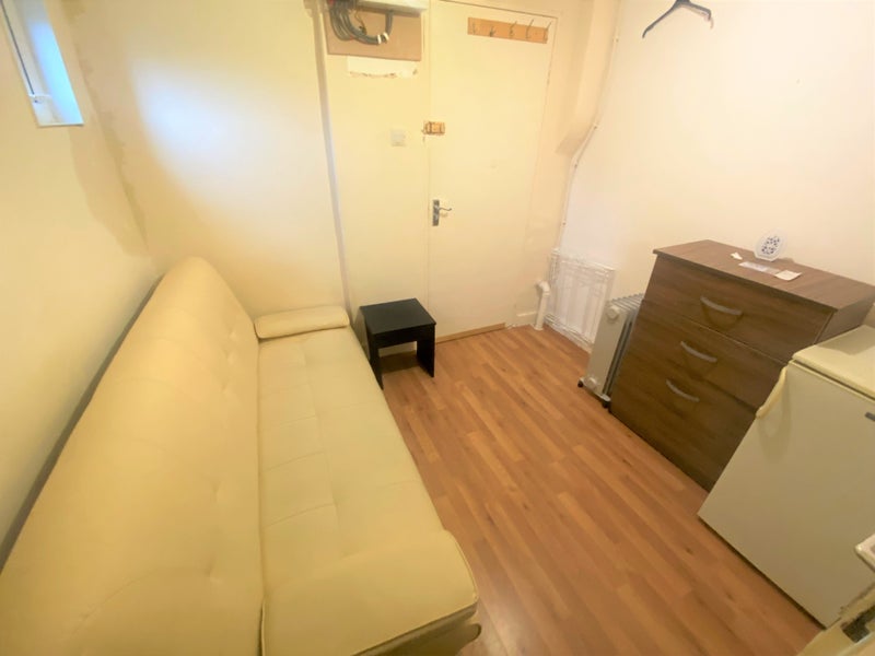 'Small Studio/Room Available in Finsbury Park N4 ' Room to Rent from