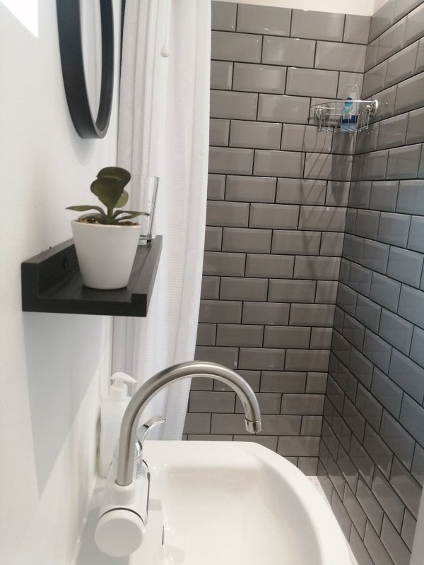 Photo 4: Ensuite shower