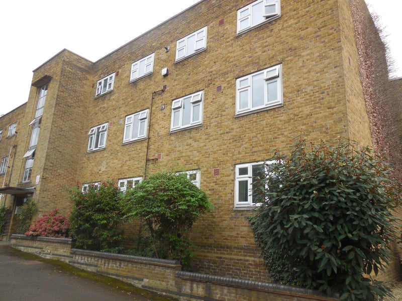 'Bedroom and lounge/diner to rent in Brixton' Room to Rent from SpareRoom