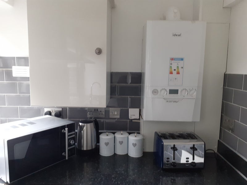 Photo 8: Kitchen