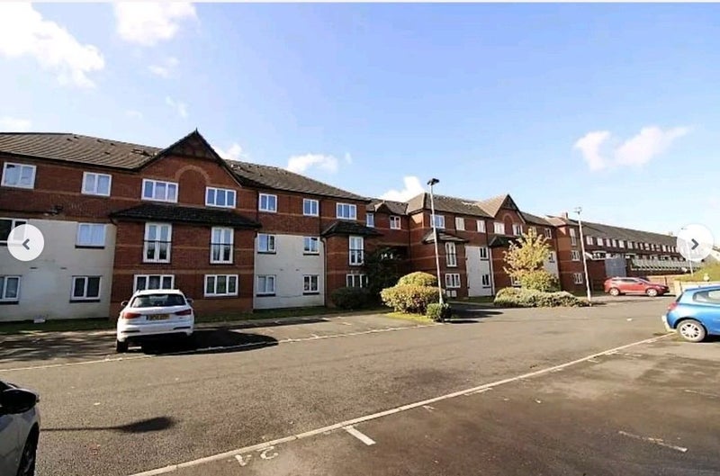 '2 bed flat, near Hospital schools transport ' Room to Rent from SpareRoom